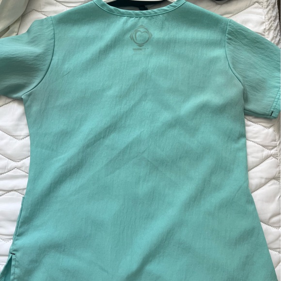 SCRUBLETICS SIZE SMALL Scrub Top - Picture 2 of 3